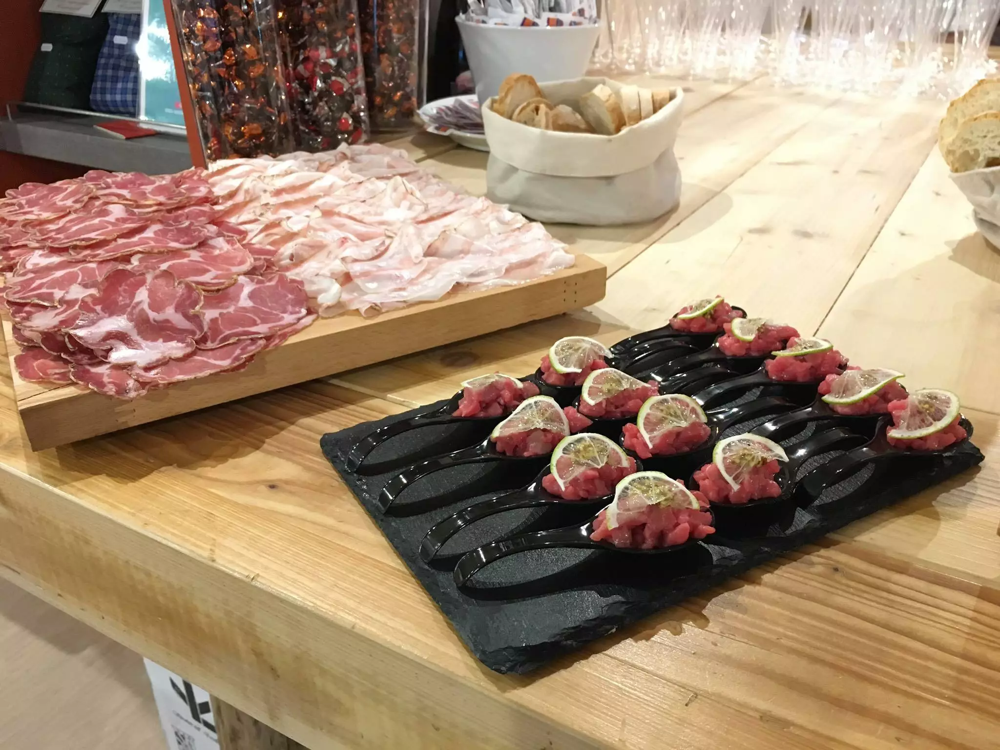 MACELLERIA COMOTTI  LA MACELLERIA CON RISTORO