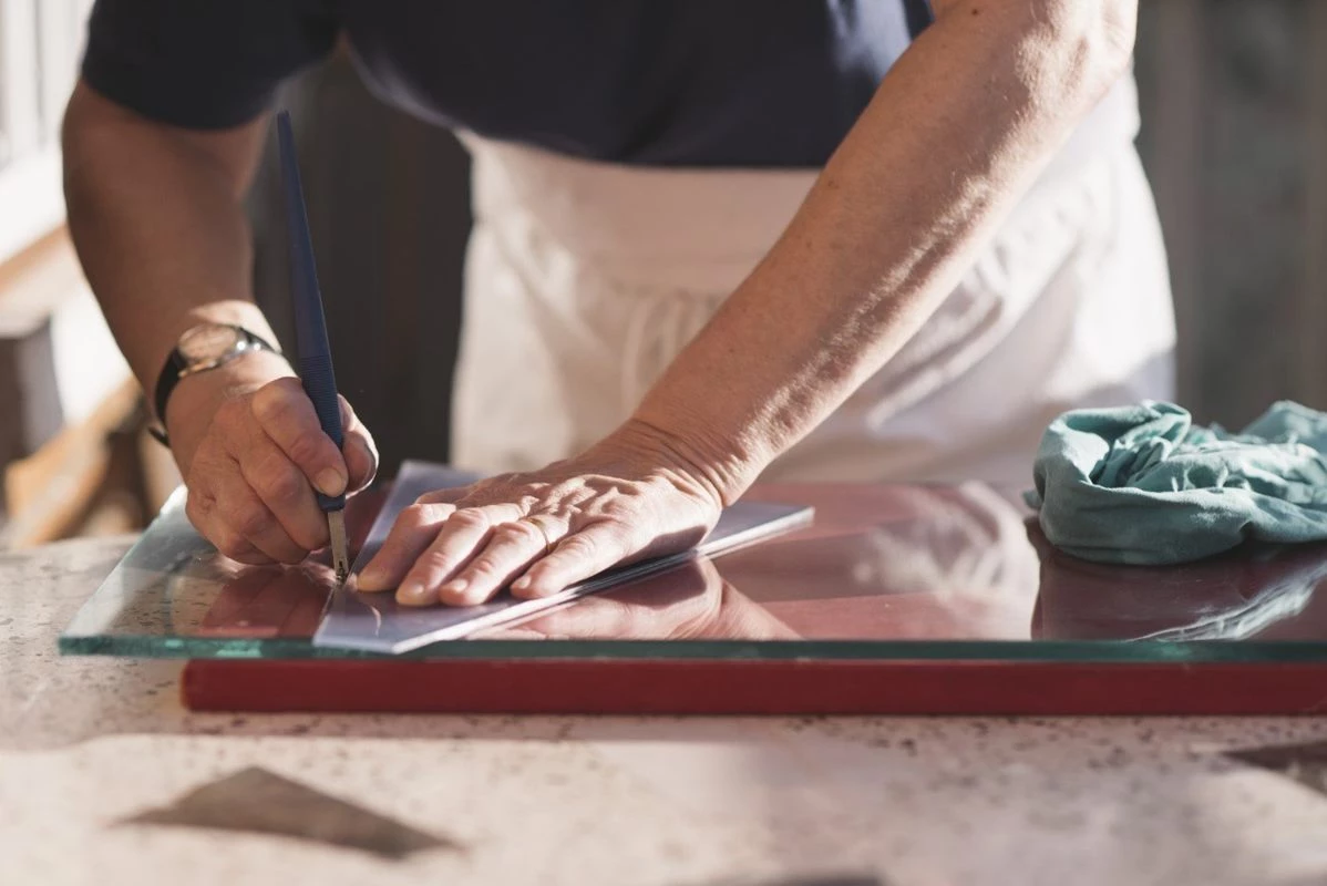 PROGETTAZIONE E LAVORAZIONE DEL VETRO SU MISURA - VETRERIA ROYAL GLASS