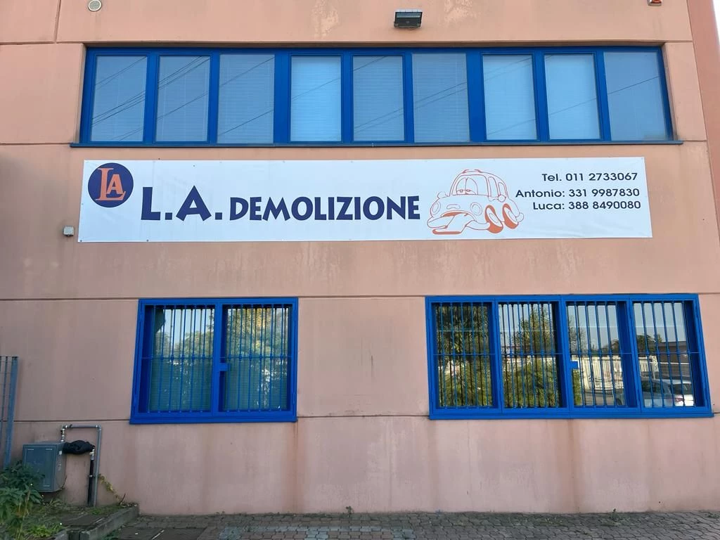 RICAMBI USATI MOTO AUTO PLURIMARCHE E OFFICINA MECCANICA-LA DEMOLIZIONE