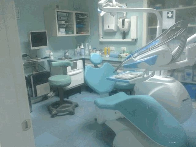 TOSCIRI DOTT. ANTONIO - STUDIO DENTISTICO E ODONTOIATRICO