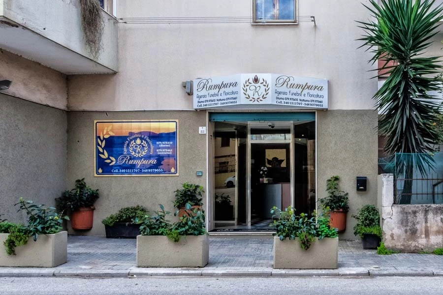 AGENZIA FUNEBRE RUMPURA - SERVIZI FUNEBRI COMPLETI
