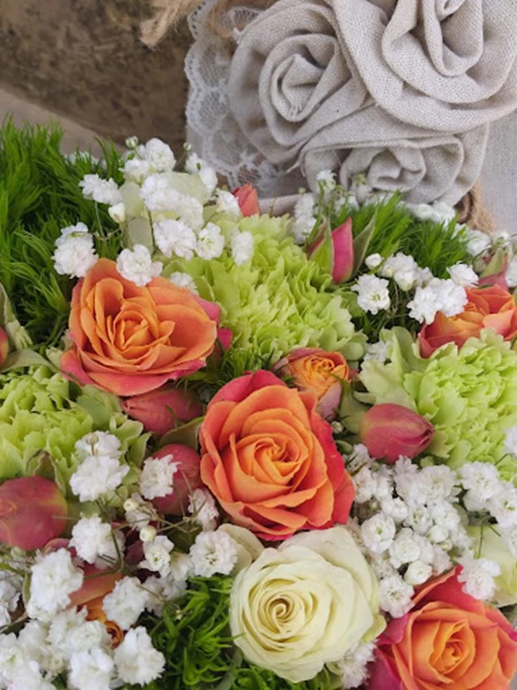 LA BOTTEGA VERDE - VENDITA PIANTE FIORITE FIORI FRESCHI O ARTIFICIALI E REALIZZAZIONE DI COMPOSIZIONI DI FIORI RECISI