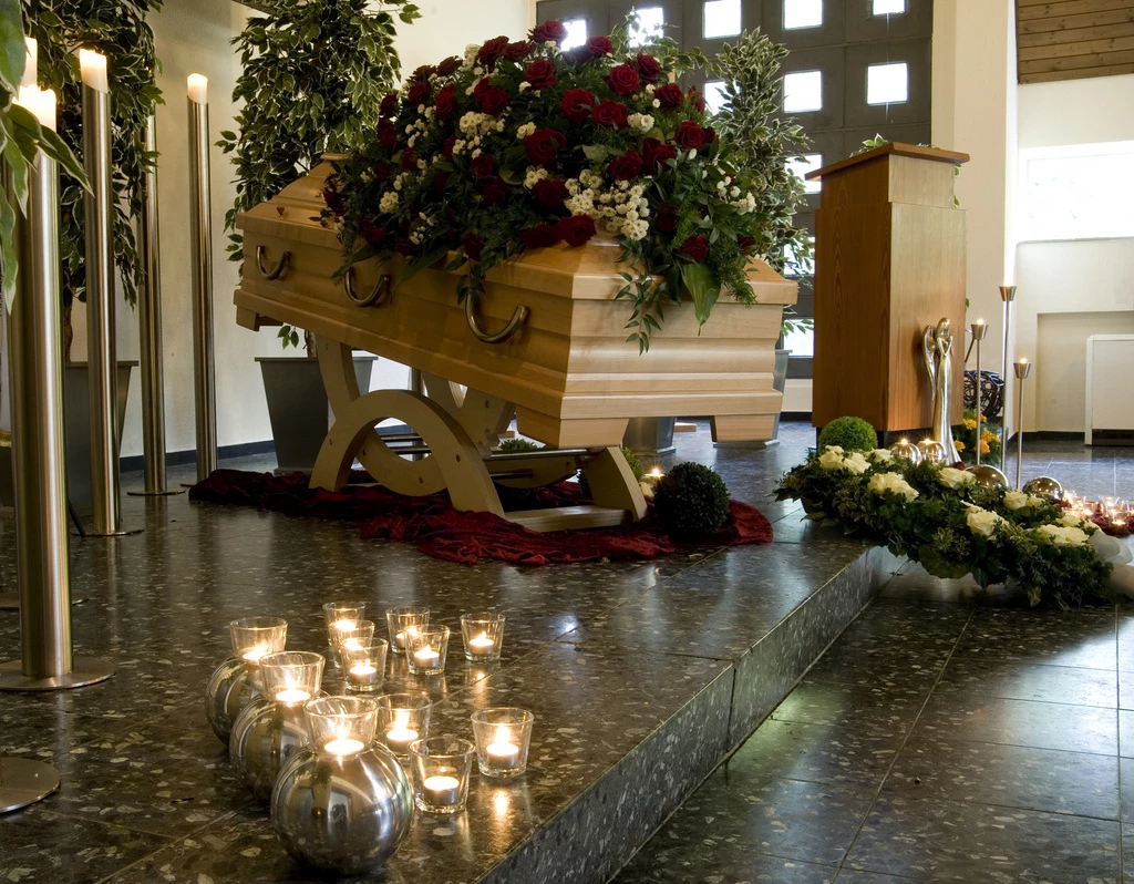 AGENZIA FUNEBRE E FIORERIA PISCEDDA  ONORANZE FUNEBRI ALLESTIMENTI E ADDOBBI FLOREALI