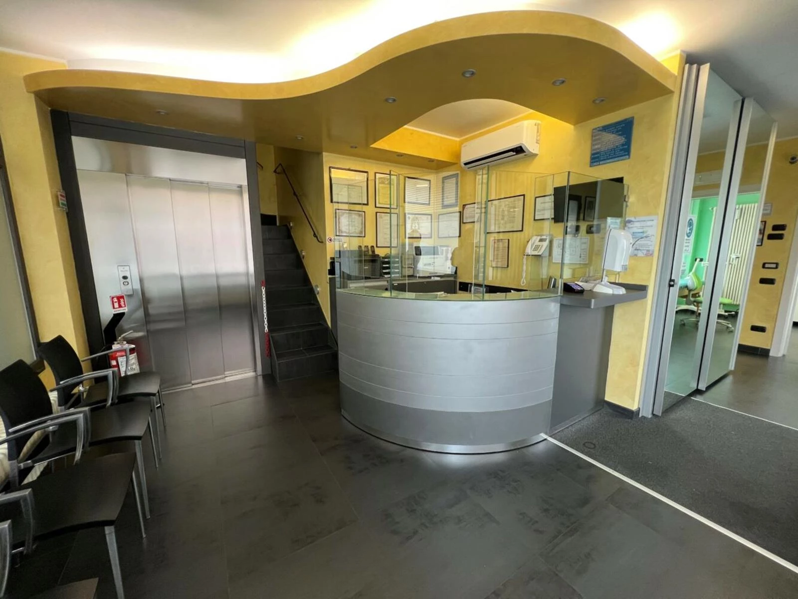 AMBULATORIO DENTISTICO CARLEVINI - IMPLANTOLOGIA ORALE ORTODONZIA E PEDODONZIA