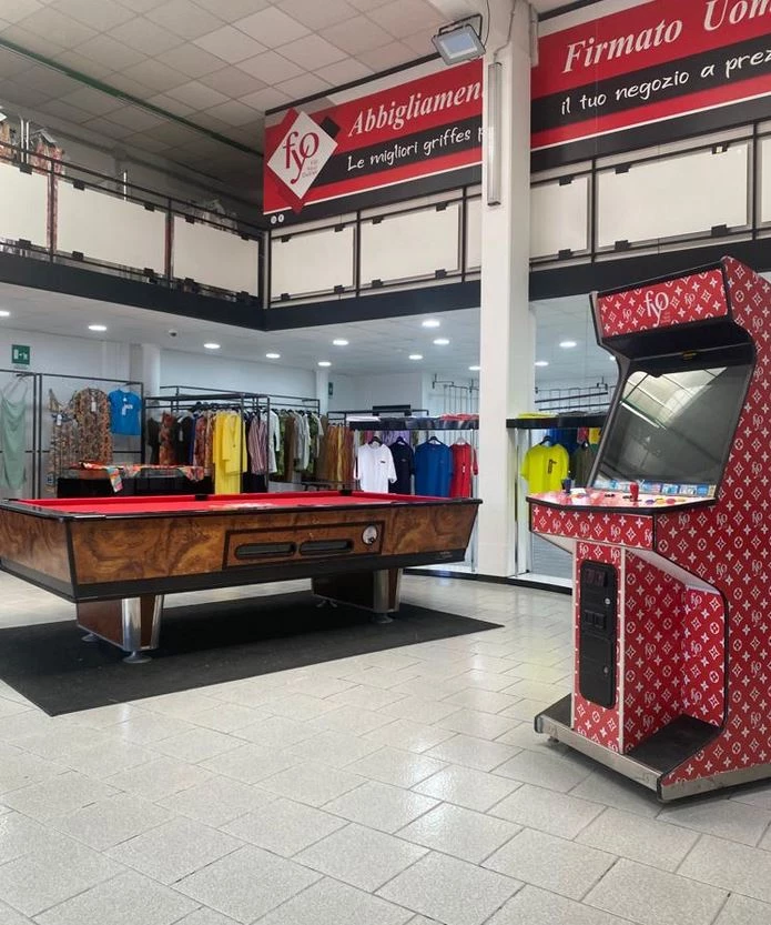 FYO FILL INGROSSO DI ABBIGLIAMENTO FIRMATO PRESSO IL BARICENTRO CAPI FIRMATI STOCK
