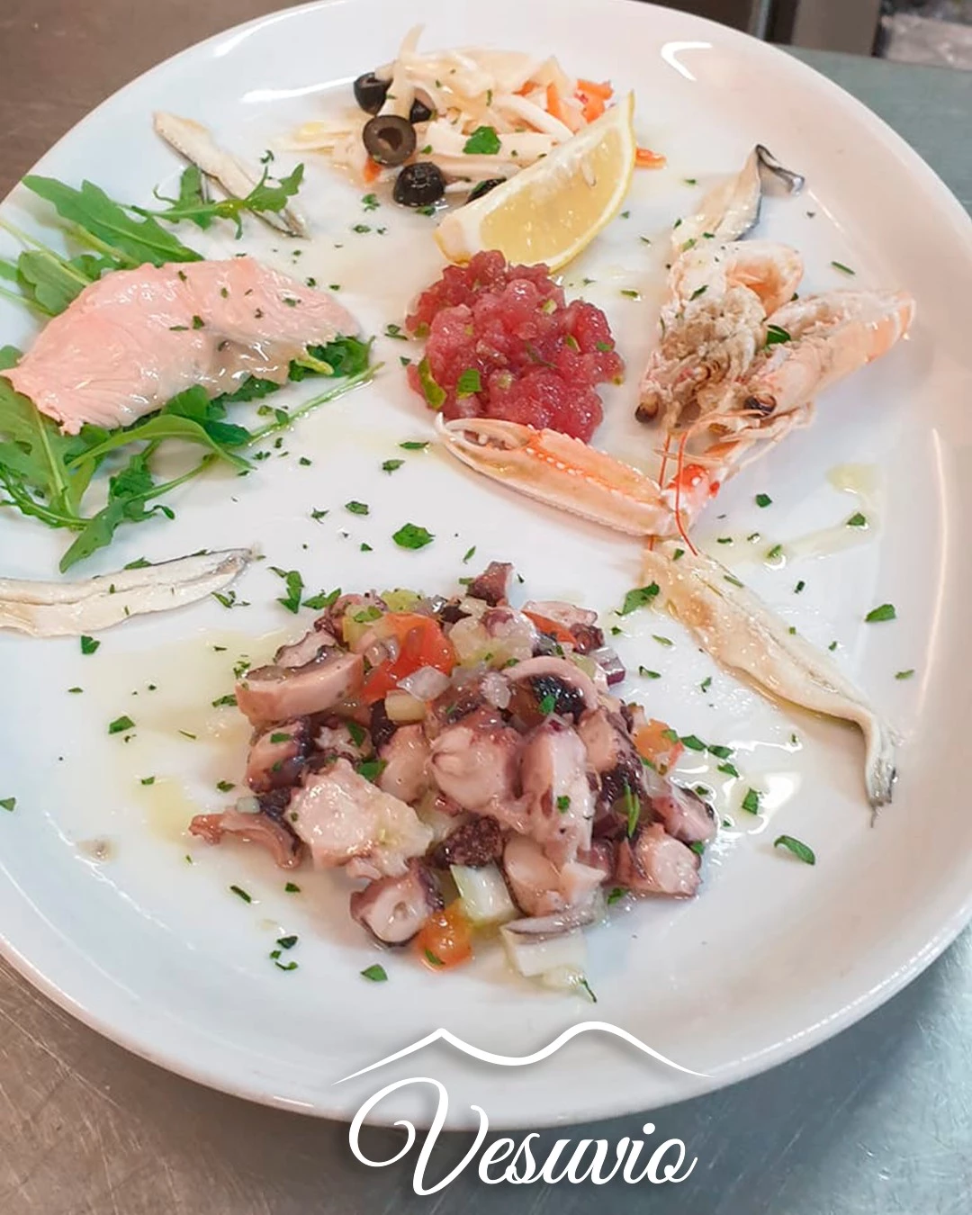 RISTORANTE PIZZERIA VESUVIO - RISTORANTE SULLA SPIAGGIA SPECIALITA' PESCE FRESCO