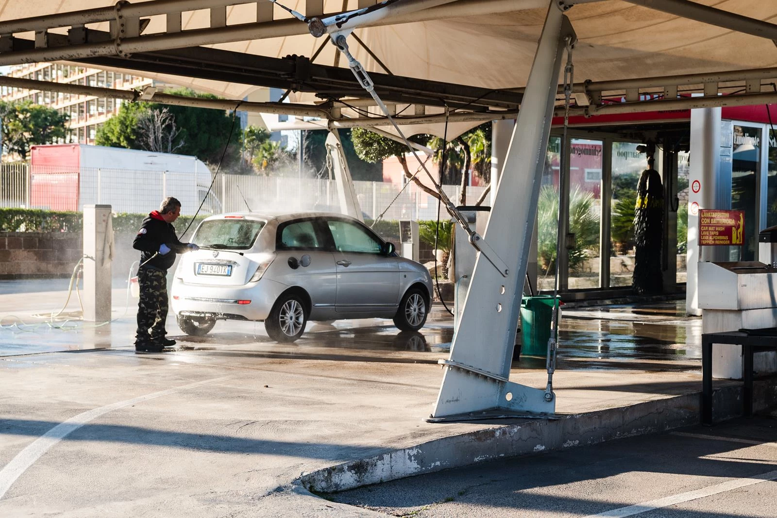 AUTOLAVAGGIO SANTA RITA  - LAVAGGIO AUTO E MOTO A MANO TRATTAMENTO FOAM POLISH
