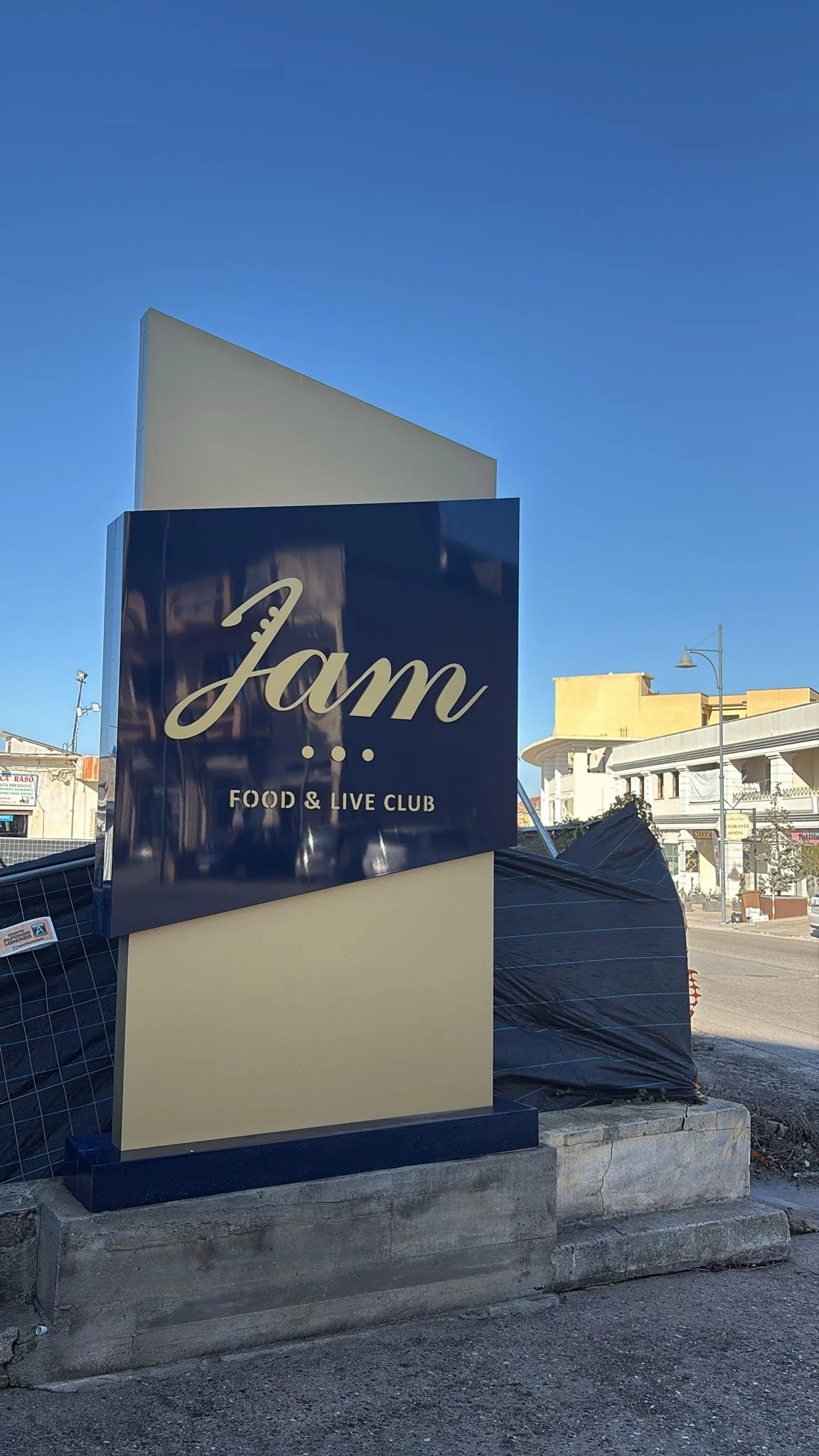 JAM RESTAURANT FOOD & LIVE CLUB  RISTORANTE MODERNO - CON SPECIALITA' DI CARNE E DI PESCE