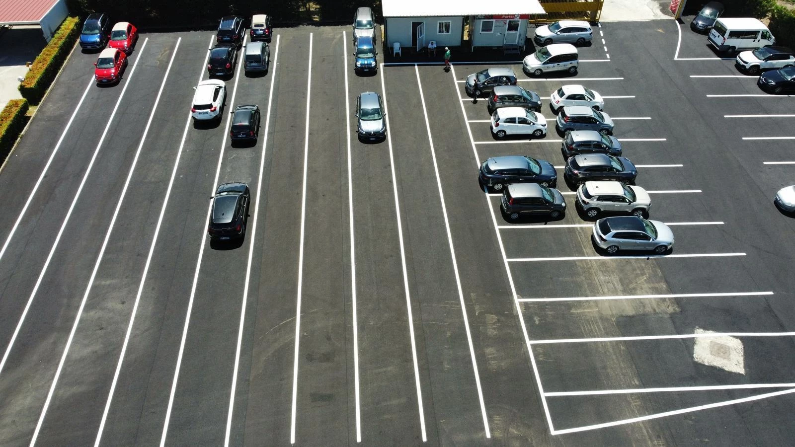 SECURITY PARKING - PARCHEGGIO CUSTODITO E VIDEOSORVEGLIATO H24 CON NAVETTA GRATUITA PER AEROPORTO E STAZIONE
