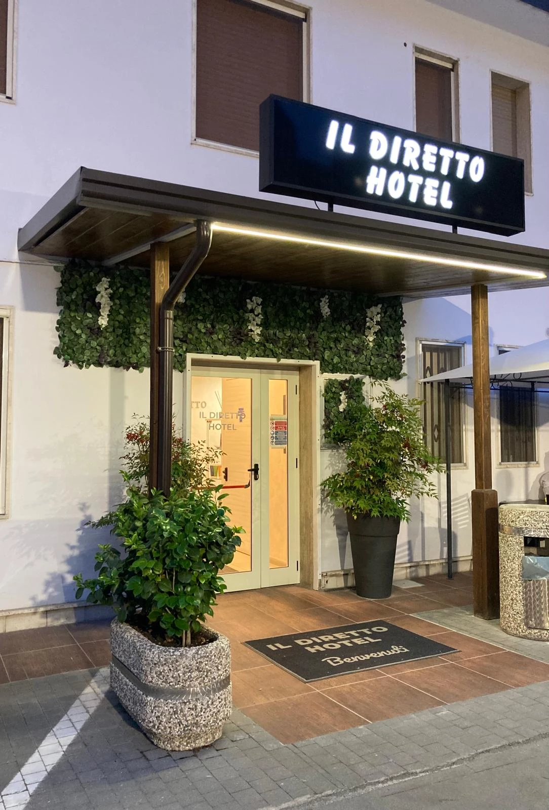 IL DIRETTO HOTEL - HOTEL CON RISTORANTE INTERNO E  SERVIZI ALBERGHIERI COMPLETI