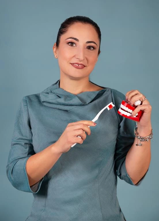 RAFFAELLA LOCOROTONDO - IGIENISTA DENTALE PROFESSIONALE CON TECNOLOGIA AVANZATA