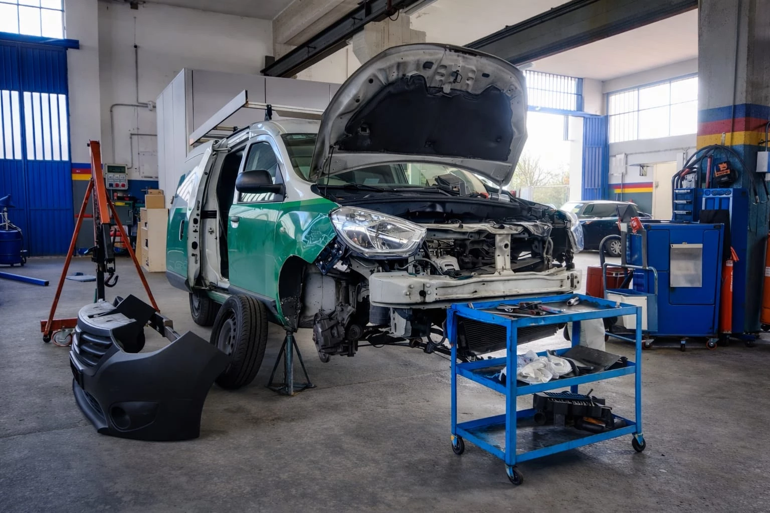 RIPARAZIONI MECCANICHE TAGLIANDI E DIAGNOSI ELETTRONICA PER VEICOLI COMMERCIALI FINO A 35 QUINTALI – GARAGE 96