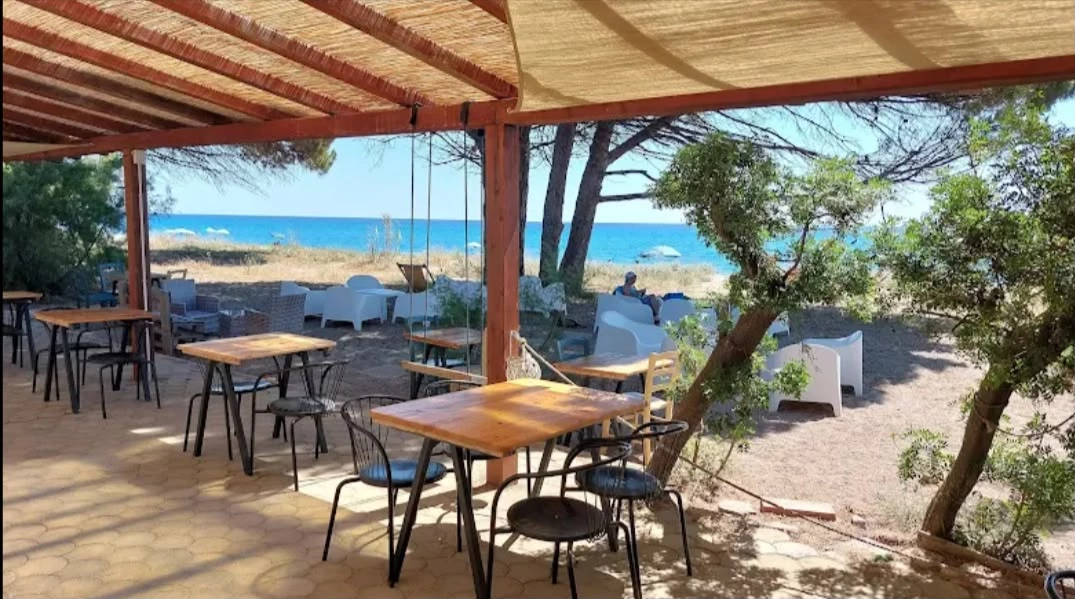 IL CHIOSCO DI FODDINI | CHIOSCO SUL MARE CON CUCINA E COCKTAIL BAR SULLA SPIAGGIA