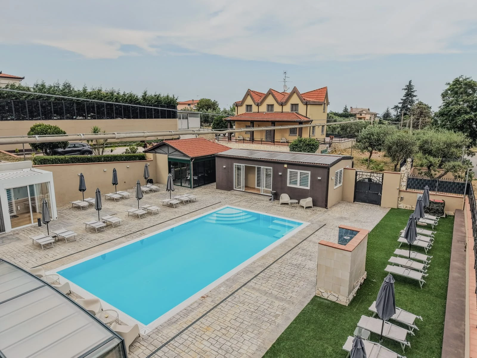 VILLA VITTORIA RELAIS | STRUTTURA RICETTIVA CON SOLARIUM PISCINA E SAUNA FINLANDESE
