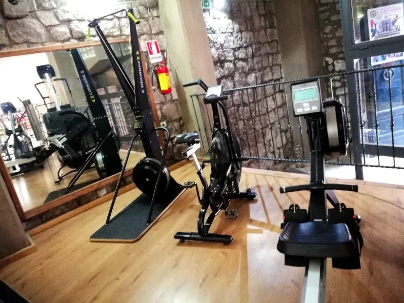 PALESTRA FANUM - PALESTRA CON CORSI COLLETTIVI E ALLENAMENTO PERSONALIZZATO