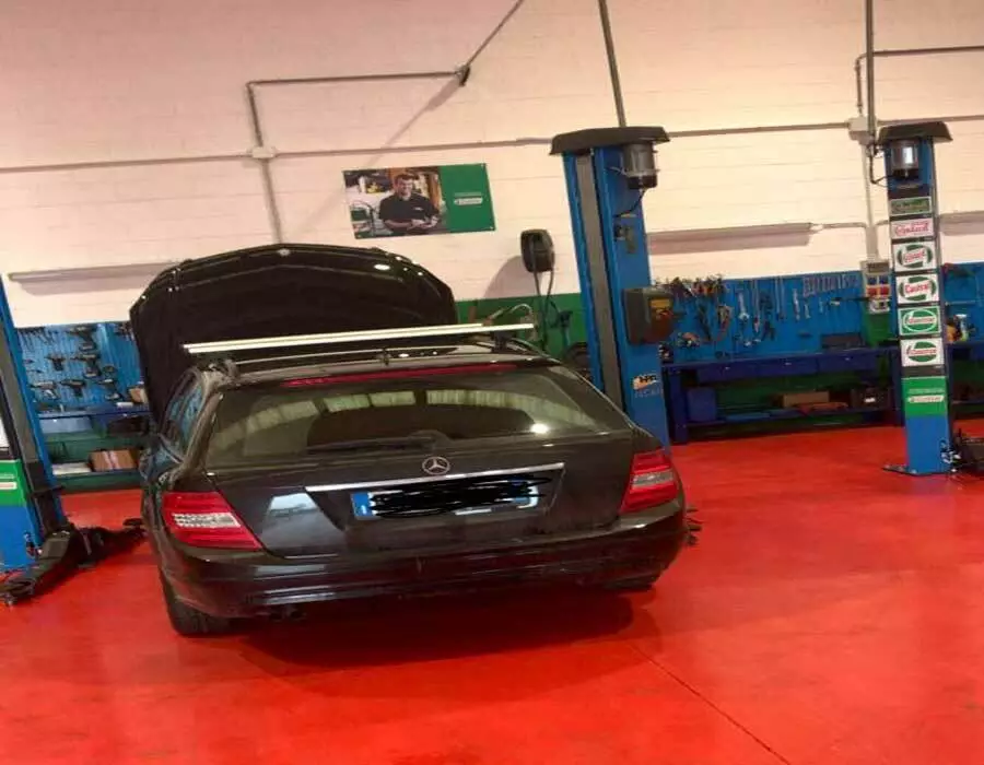 AUTOFFICINA CRE.SI CAR  AUTORIPARAZIONI DIAGNOSTICA AUTO E CAMBIO GOMME