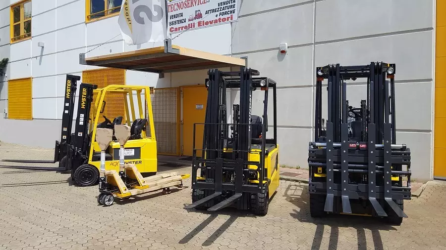 TECNOSERVICE  VENDITA NOLEGGIO E ASSISTENZA CARRELLI ELEVATORI TRANSPALLET TRASPORTATORI MANUALI