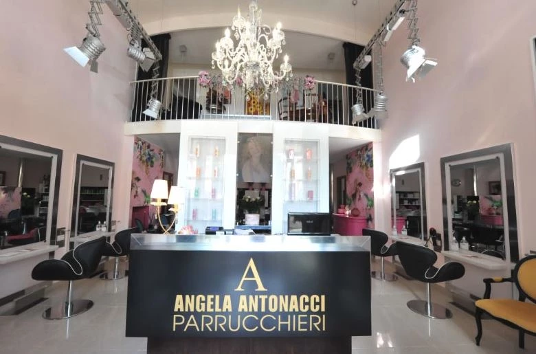 Angela Antonacci Parrucchieri Salone Specializzato Nella Colorazione Dei Capelli - 1