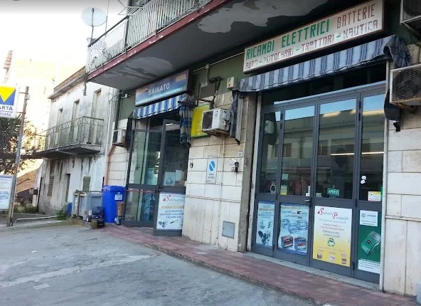 F.lli Sainato Negozio Di Autoricambi per Auto Moto E Mezzi Pesanti - 1